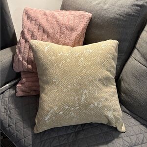 2/10$ Marshalls Cream and Pink Accent Pillow Set with real duvet 20x22 inch